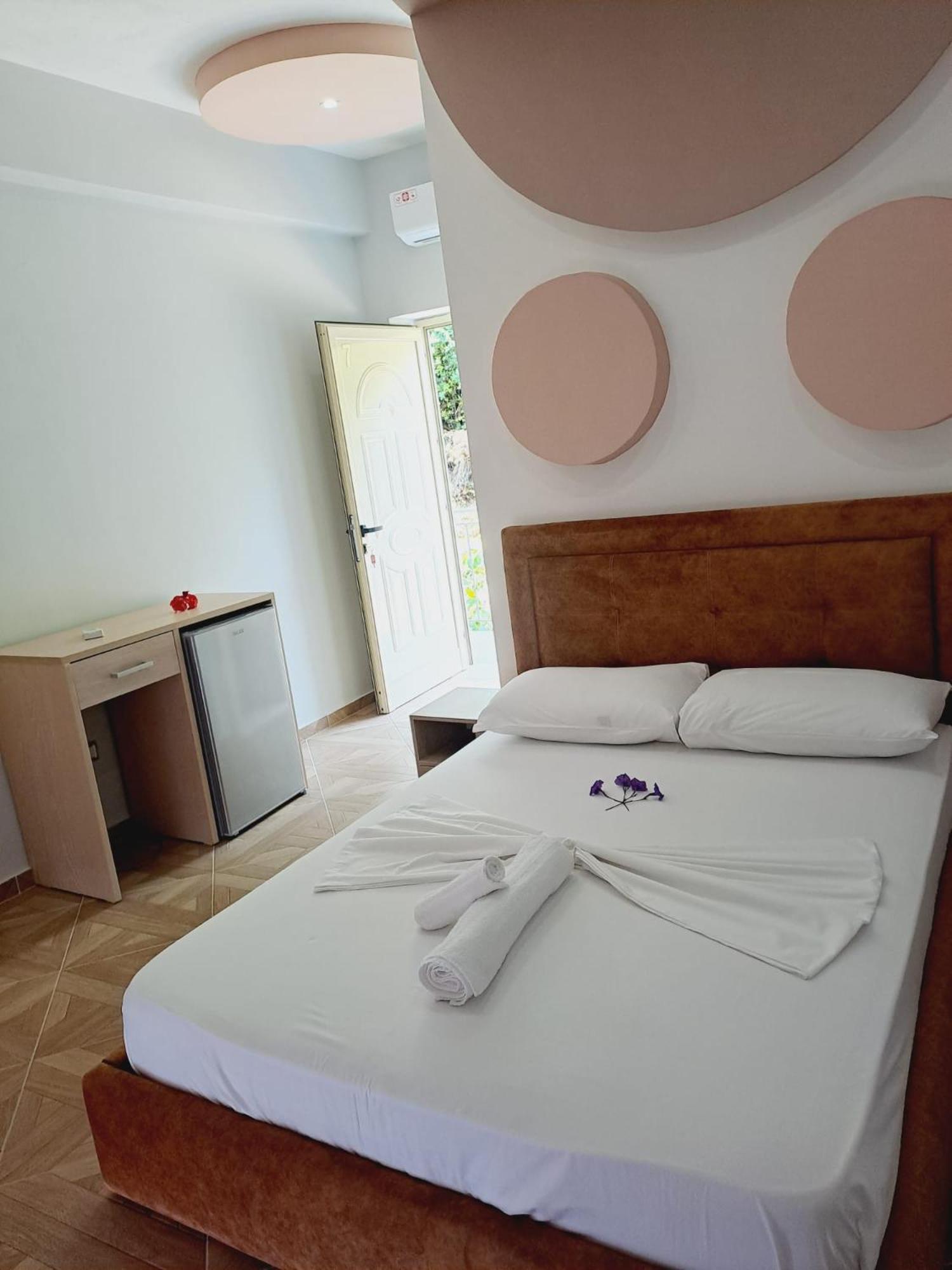 Bluflest Bed & Breakfast Dhermi Ngoại thất bức ảnh