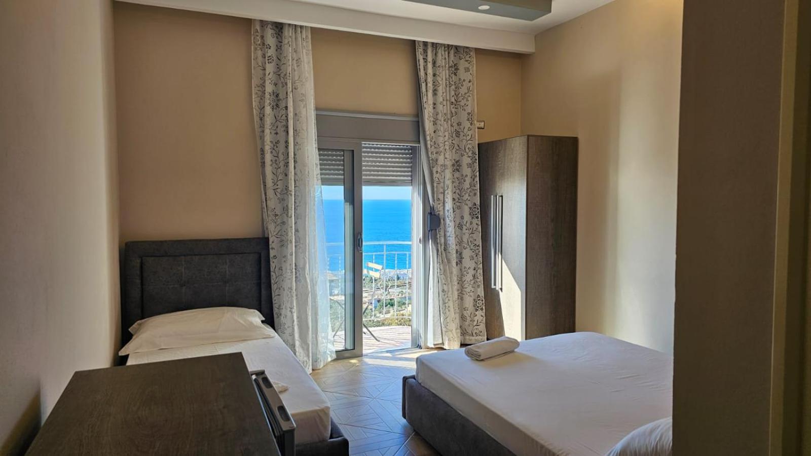 Bluflest Bed & Breakfast Dhermi Ngoại thất bức ảnh